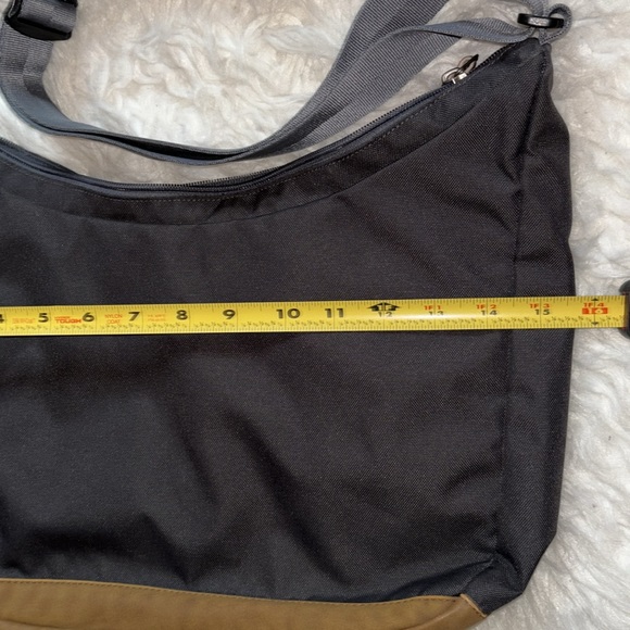 Columbia Sportswear Co. Canvas Crossbody Shoulder Bag - Picture 2 of 16